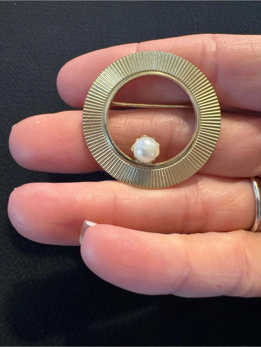 Vintage Gold Tone Circle Brooch with Genuine Cultured Pearl